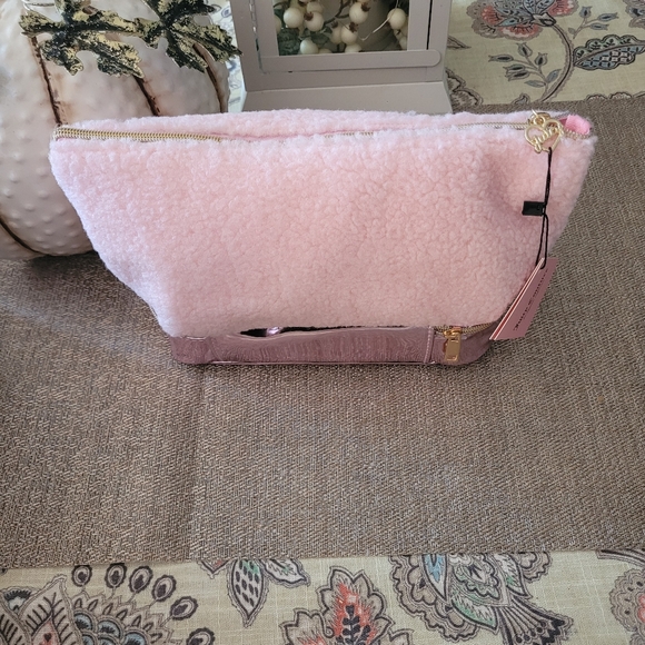 Juicy Couture sherpa top zip cosmetic case, new - Picture 4 of 5